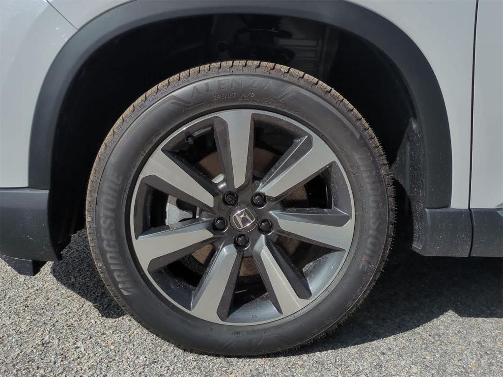 new 2025 Honda Pilot car, priced at $48,096