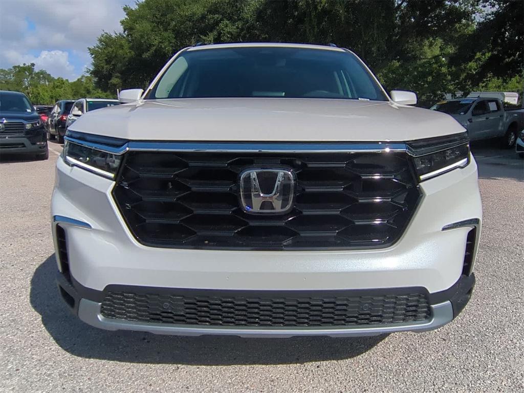 new 2025 Honda Pilot car, priced at $48,096