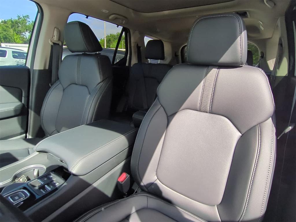new 2025 Honda Pilot car, priced at $48,096