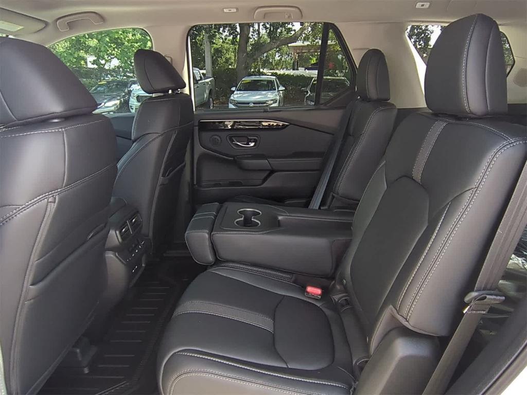 new 2025 Honda Pilot car, priced at $48,096
