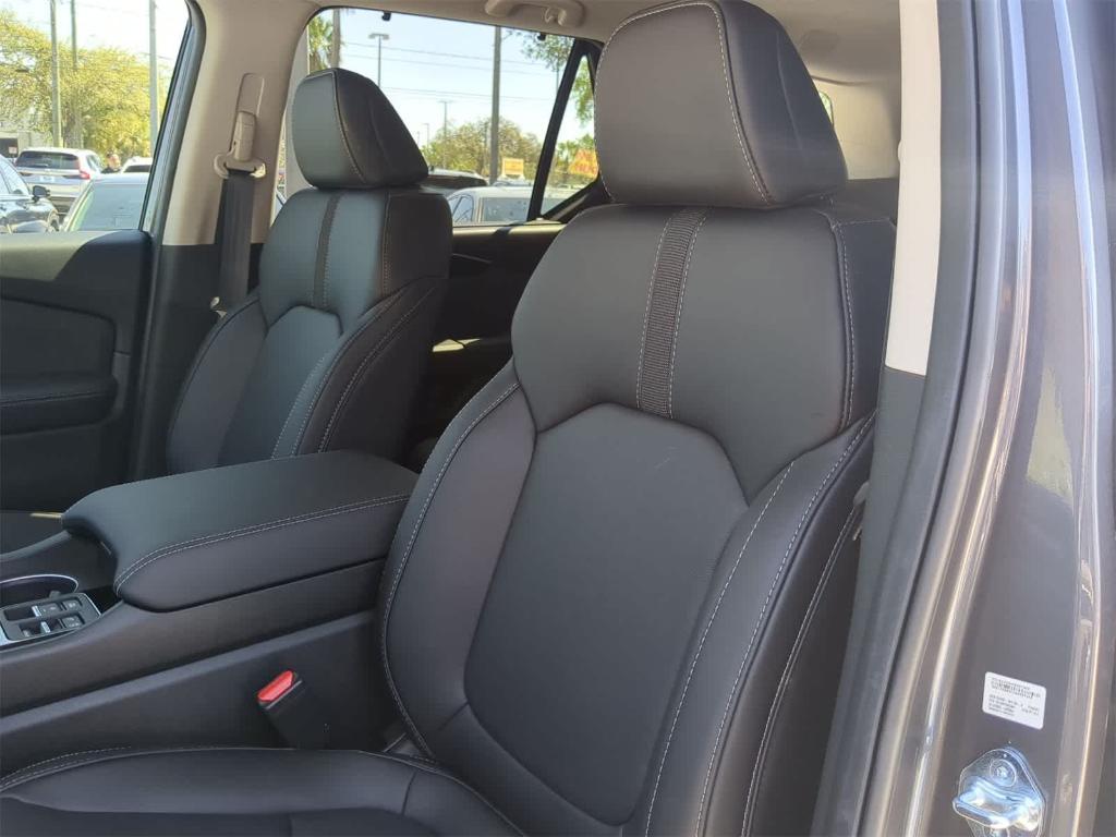 new 2025 Honda Pilot car, priced at $45,168