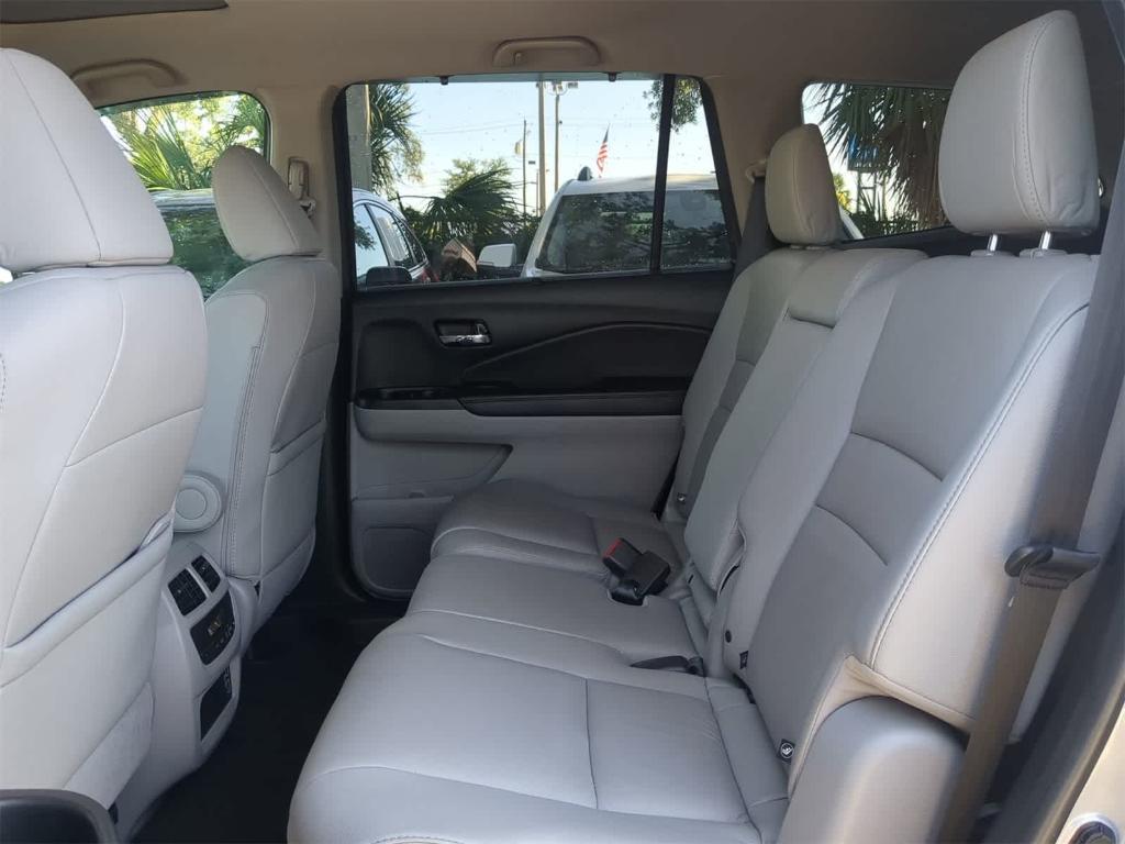 used 2022 Honda Pilot car, priced at $23,811