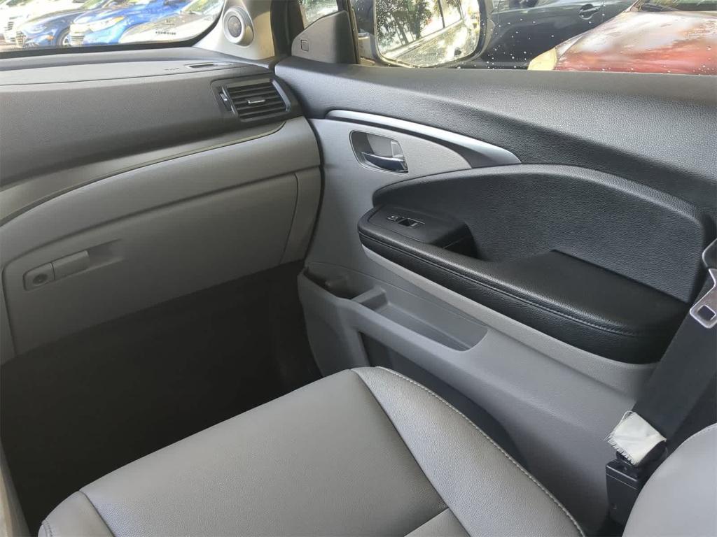 used 2022 Honda Pilot car, priced at $23,811