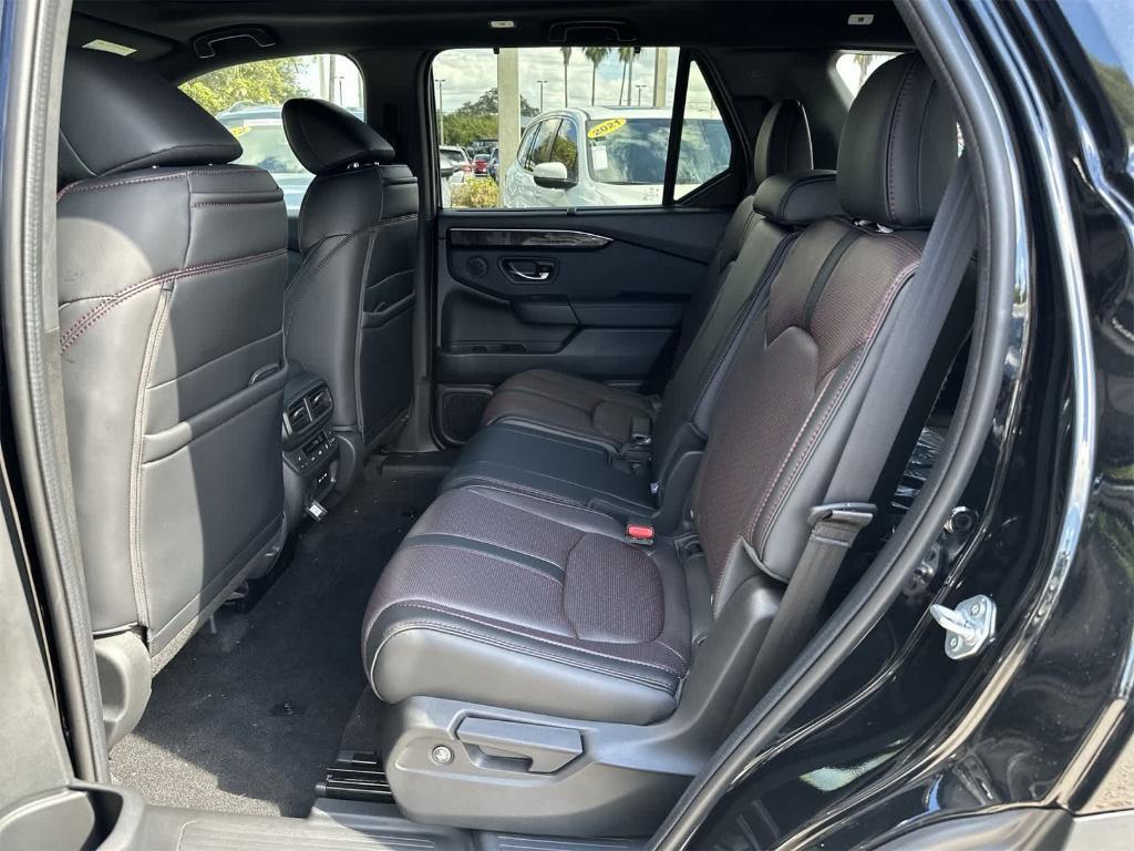 new 2025 Honda Pilot car, priced at $52,025