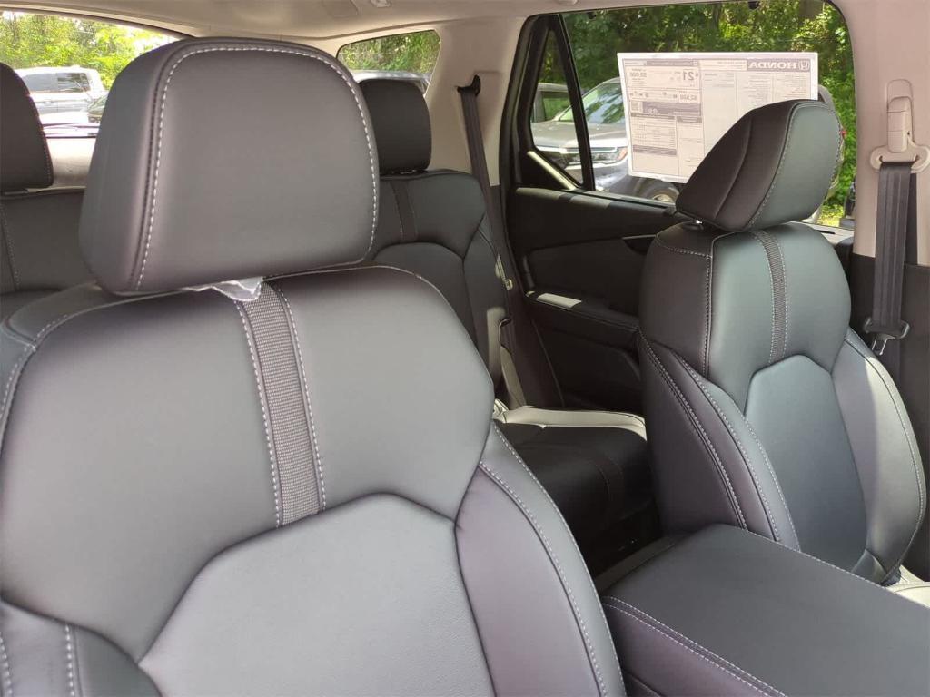 new 2025 Honda Pilot car, priced at $49,008