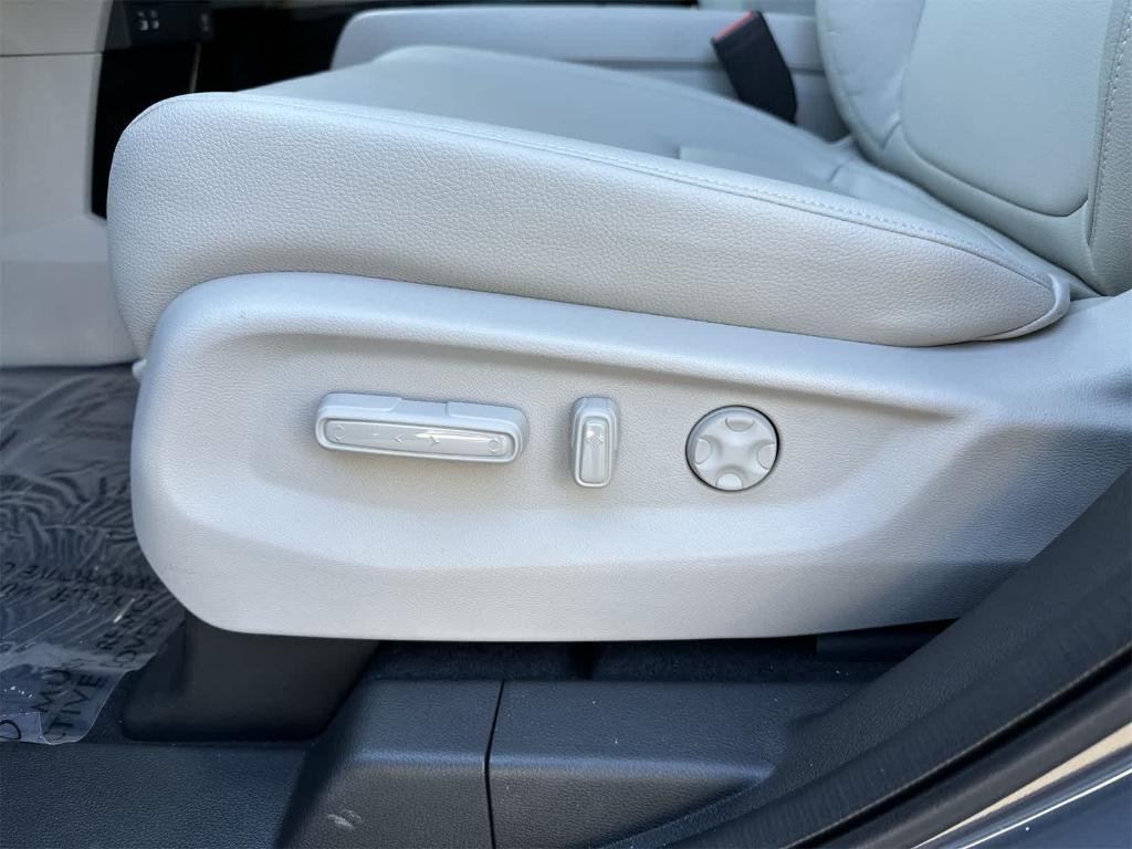 new 2026 Honda Odyssey car, priced at $43,034