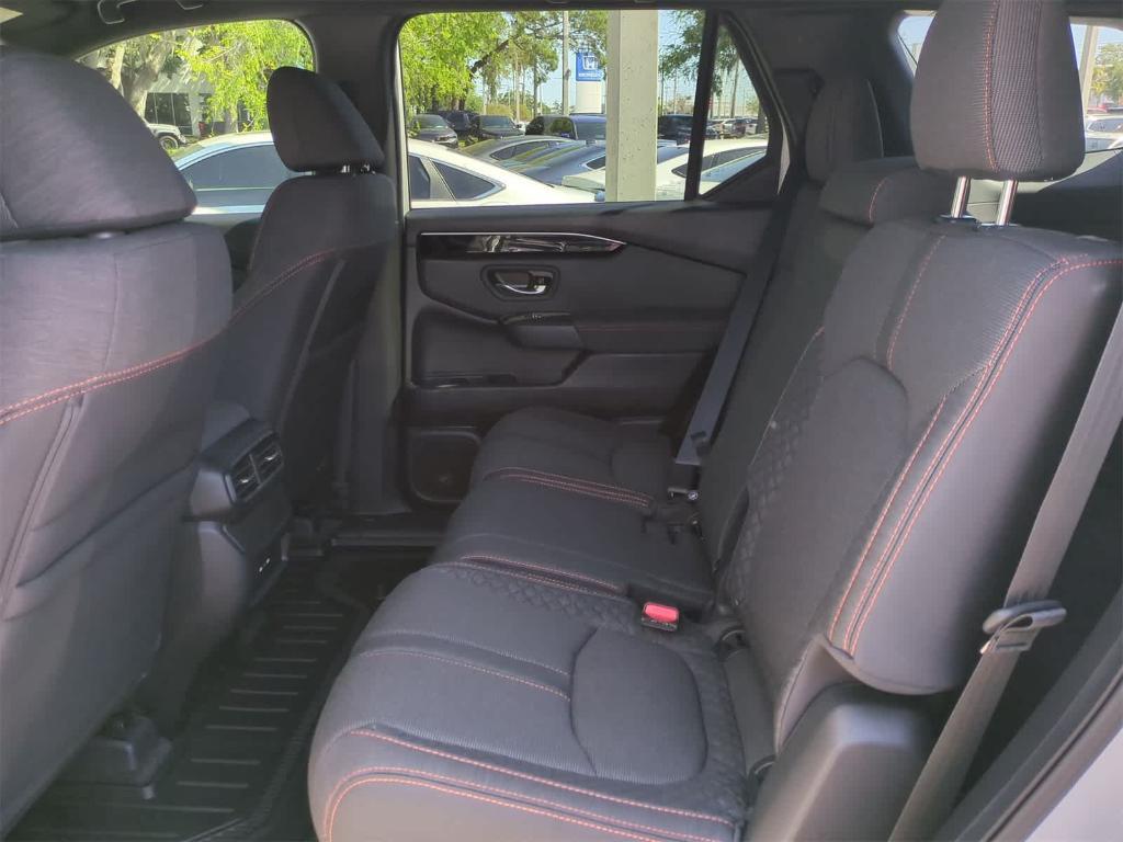 new 2025 Honda Pilot car, priced at $40,421