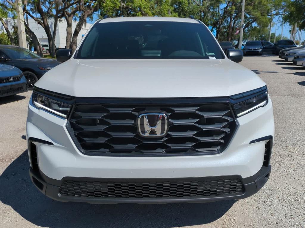 new 2025 Honda Pilot car, priced at $40,421