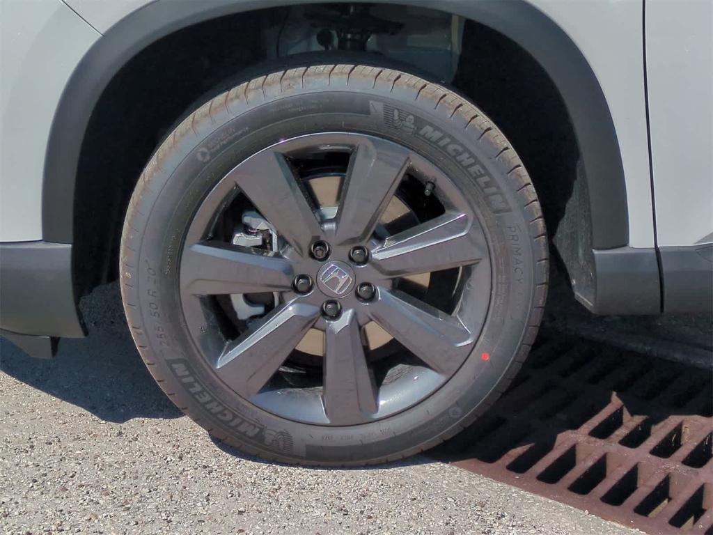 new 2025 Honda Pilot car, priced at $40,421