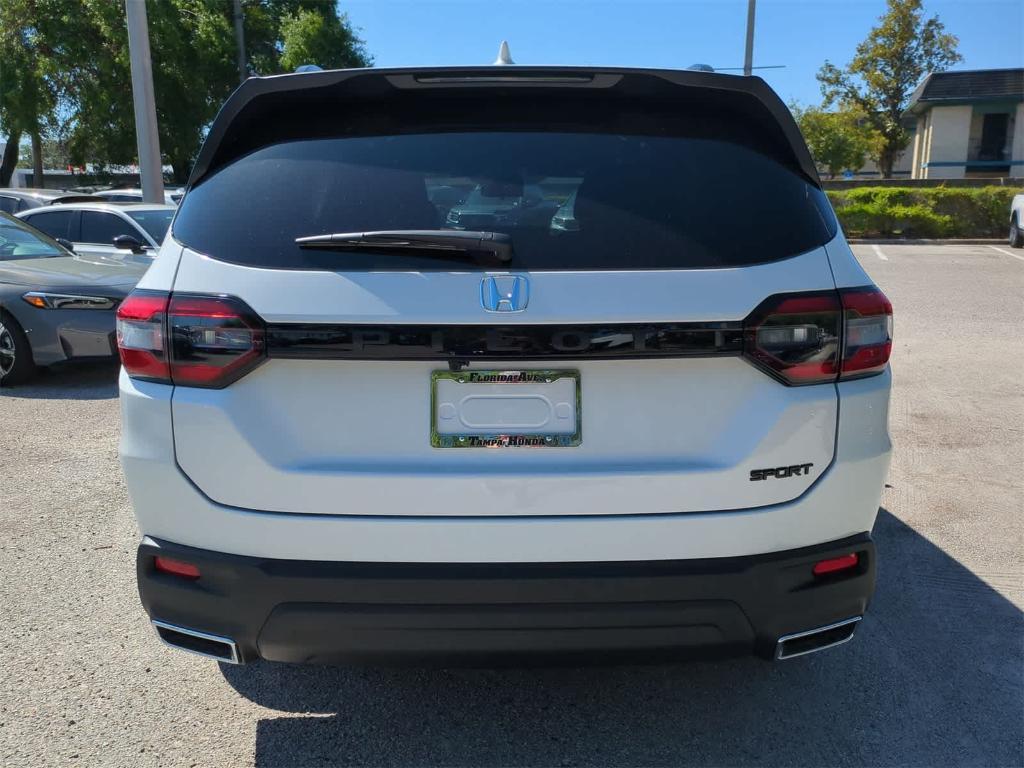 new 2025 Honda Pilot car, priced at $40,421