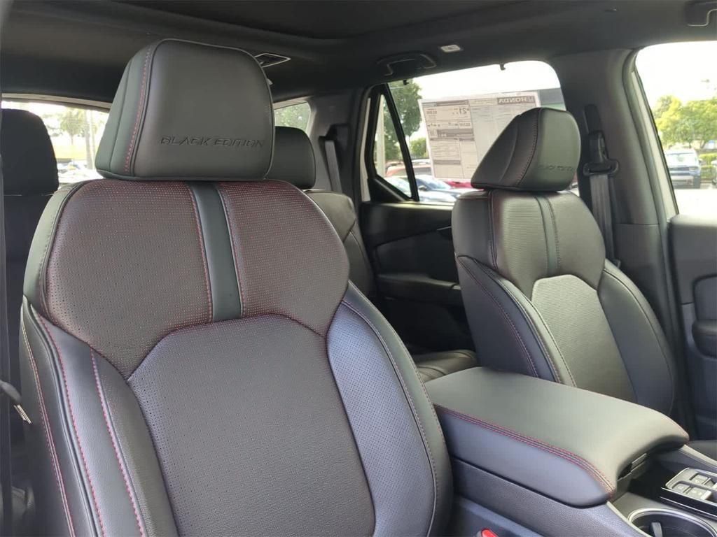new 2025 Honda Pilot car, priced at $52,452