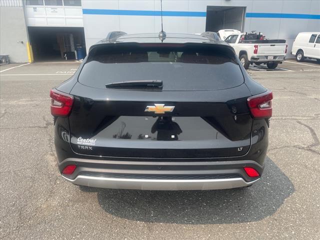 new 2025 Chevrolet Trax car, priced at $24,235