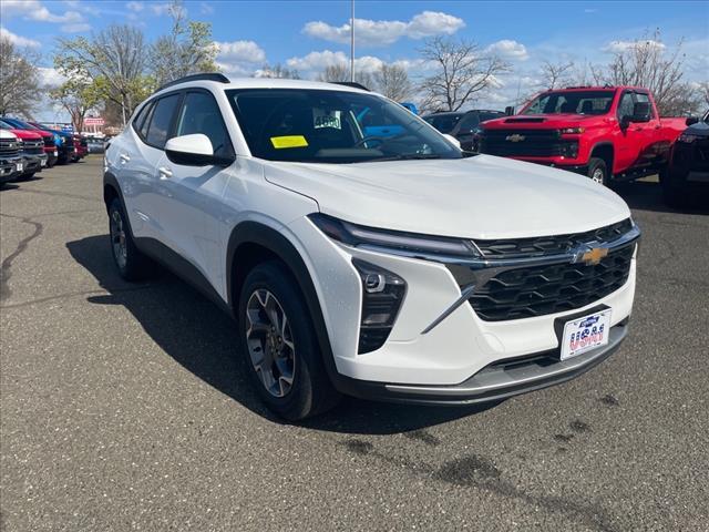new 2025 Chevrolet Trax car, priced at $23,734