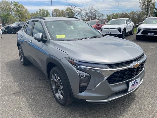 new 2025 Chevrolet Trax car, priced at $23,985
