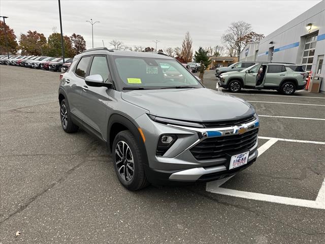 new 2025 Chevrolet TrailBlazer car, priced at $27,580