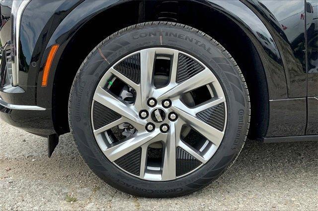 new 2025 Cadillac OPTIQ car, priced at $55,970