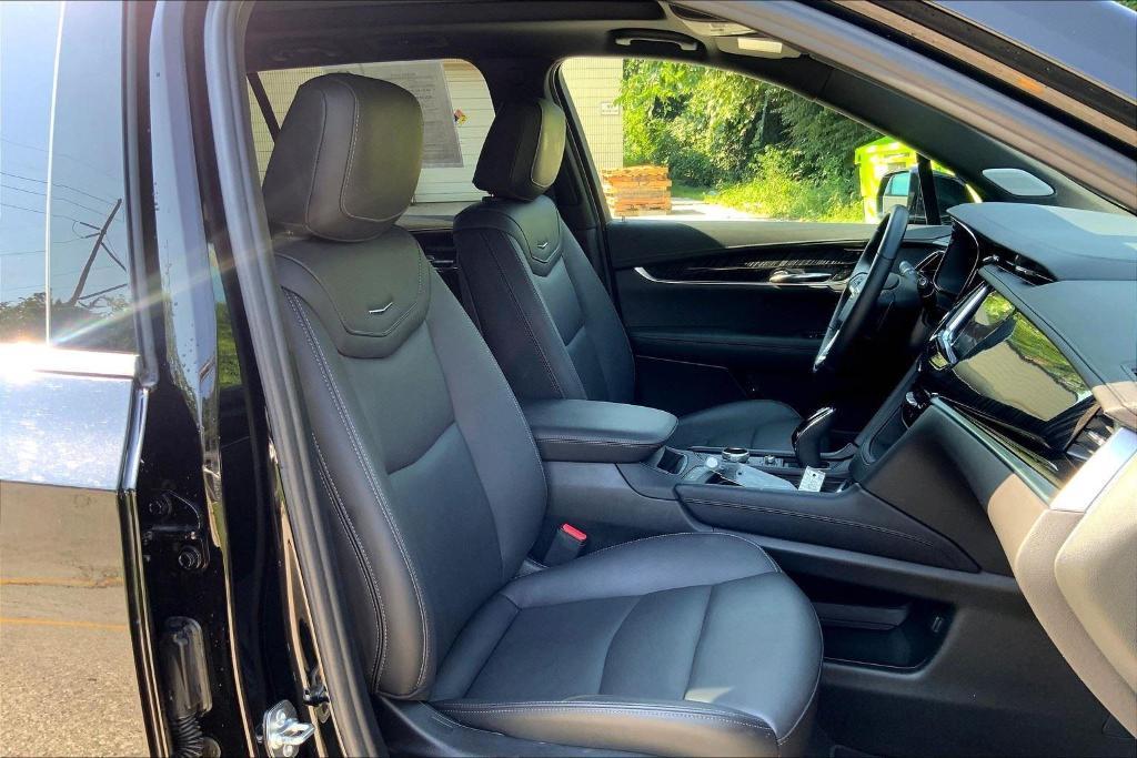 used 2025 Cadillac XT6 car, priced at $53,956