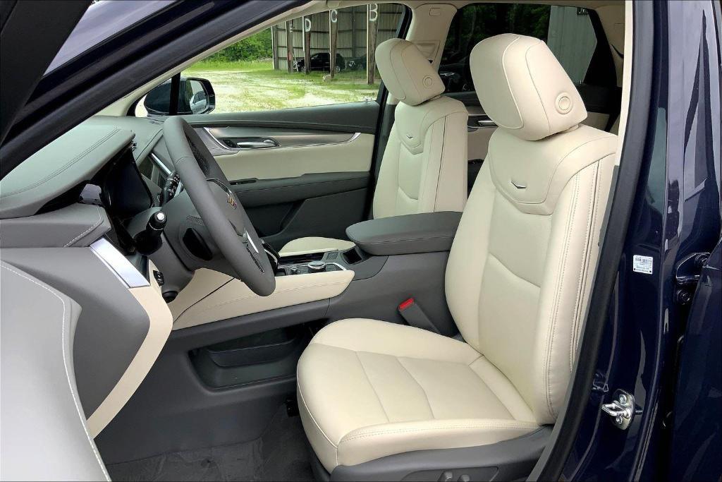 new 2025 Cadillac XT5 car, priced at $59,789