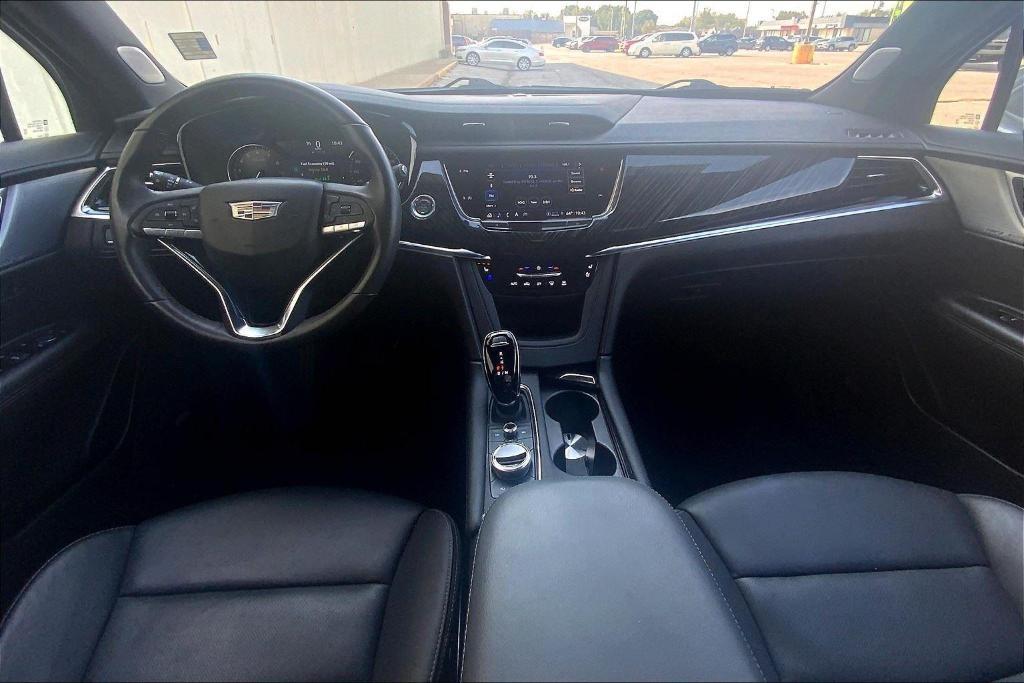 used 2025 Cadillac XT6 car, priced at $45,923