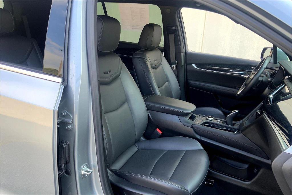 used 2025 Cadillac XT6 car, priced at $45,923
