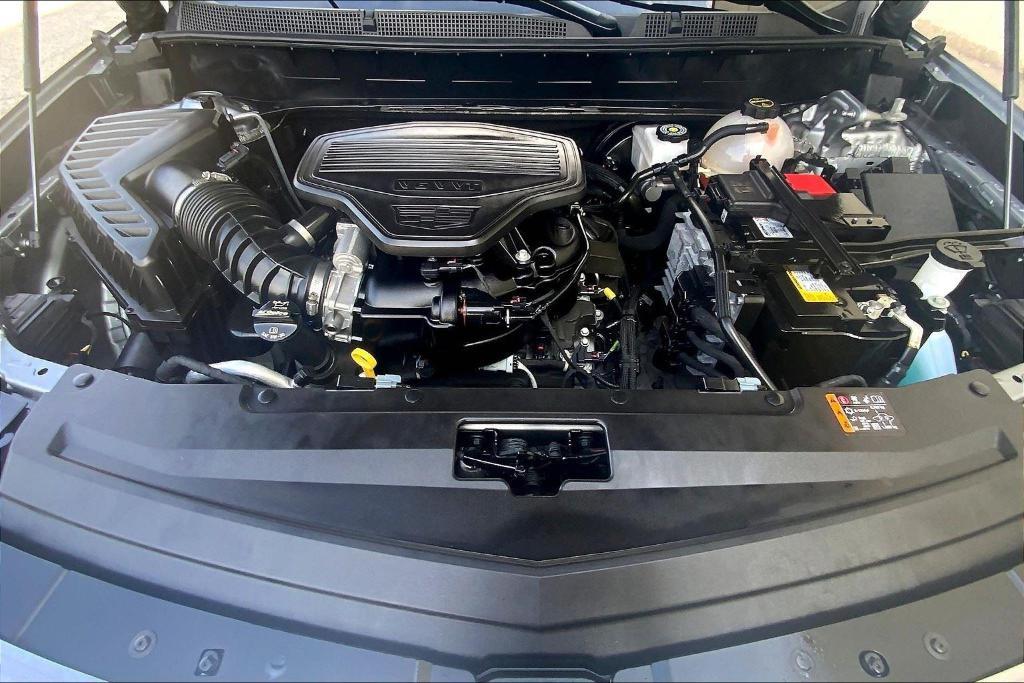 used 2025 Cadillac XT6 car, priced at $45,923