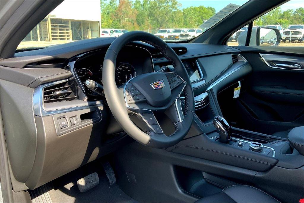 new 2025 Cadillac XT5 car, priced at $44,790
