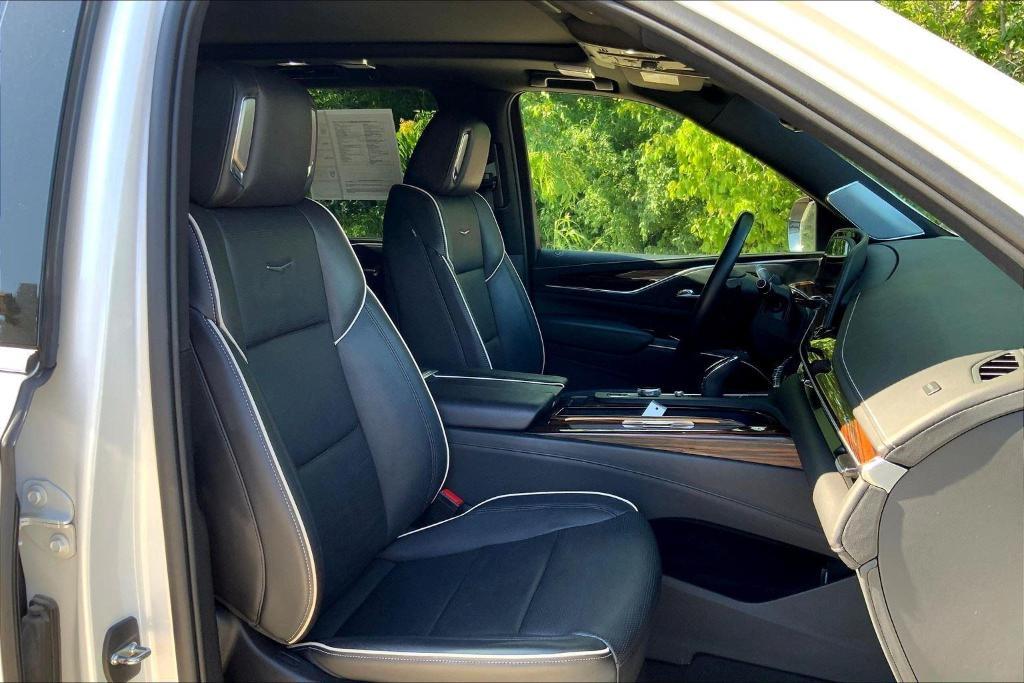 used 2022 Cadillac Escalade ESV car, priced at $57,731
