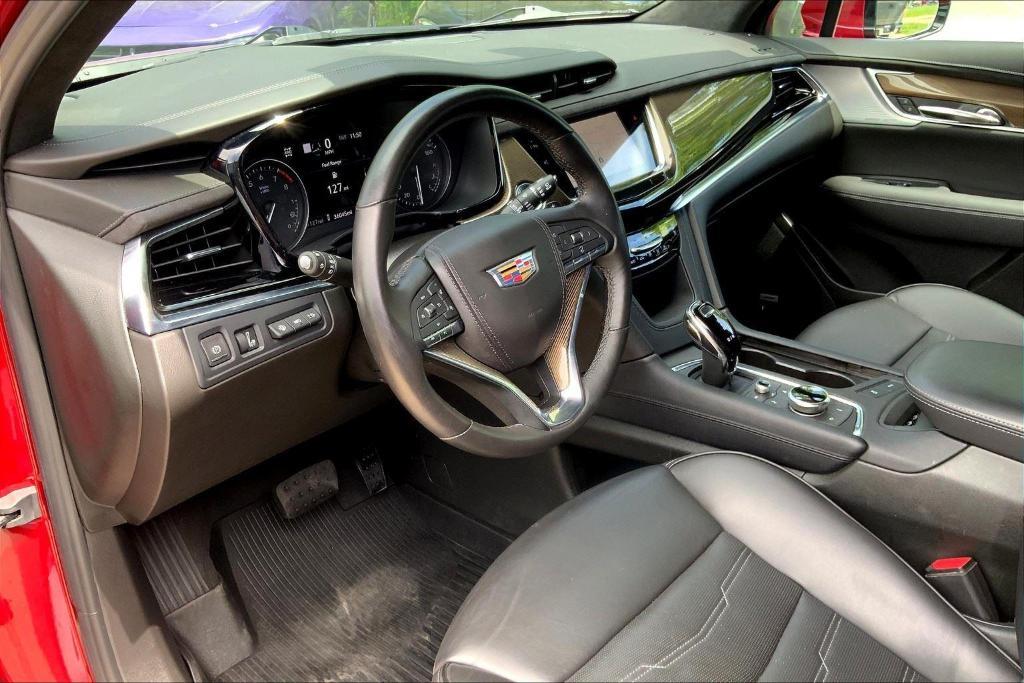used 2024 Cadillac XT6 car, priced at $38,428