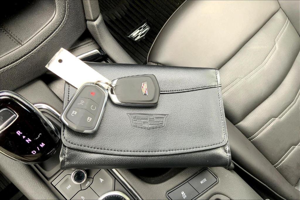 used 2024 Cadillac XT6 car, priced at $38,428