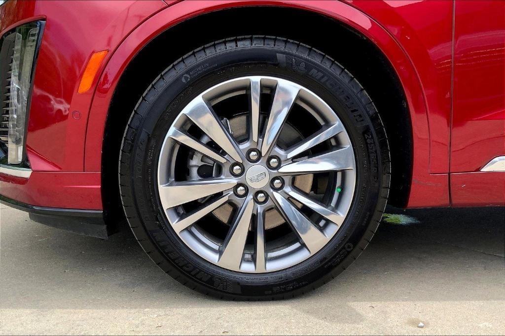 used 2024 Cadillac XT6 car, priced at $38,428
