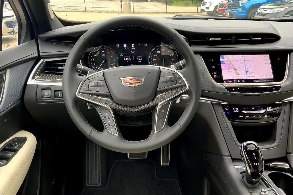 new 2025 Cadillac XT5 car, priced at $61,690