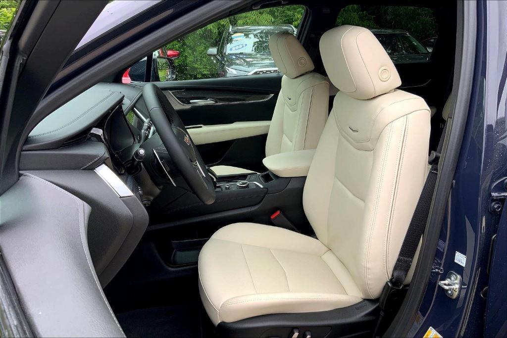 new 2025 Cadillac XT5 car, priced at $61,690