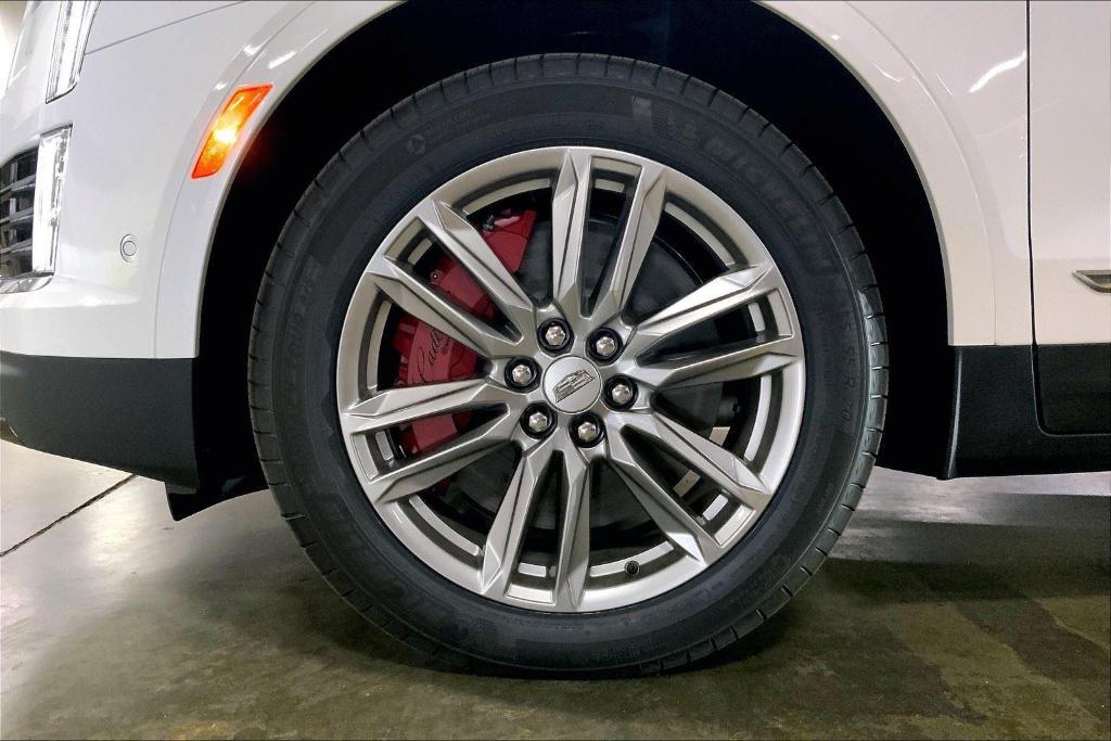 new 2025 Cadillac XT5 car, priced at $63,690