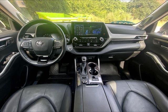 used 2021 Toyota Highlander car, priced at $35,627