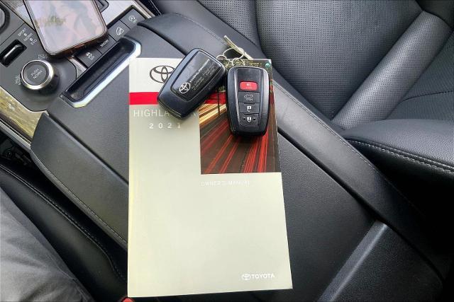 used 2021 Toyota Highlander car, priced at $35,627