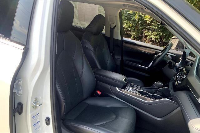 used 2021 Toyota Highlander car, priced at $35,627