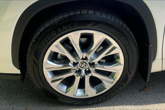 used 2021 Toyota Highlander car, priced at $35,627