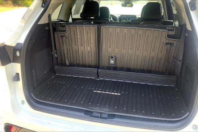 used 2021 Toyota Highlander car, priced at $35,627