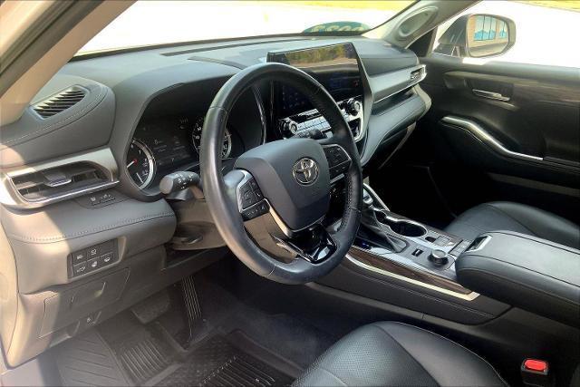 used 2021 Toyota Highlander car, priced at $35,627