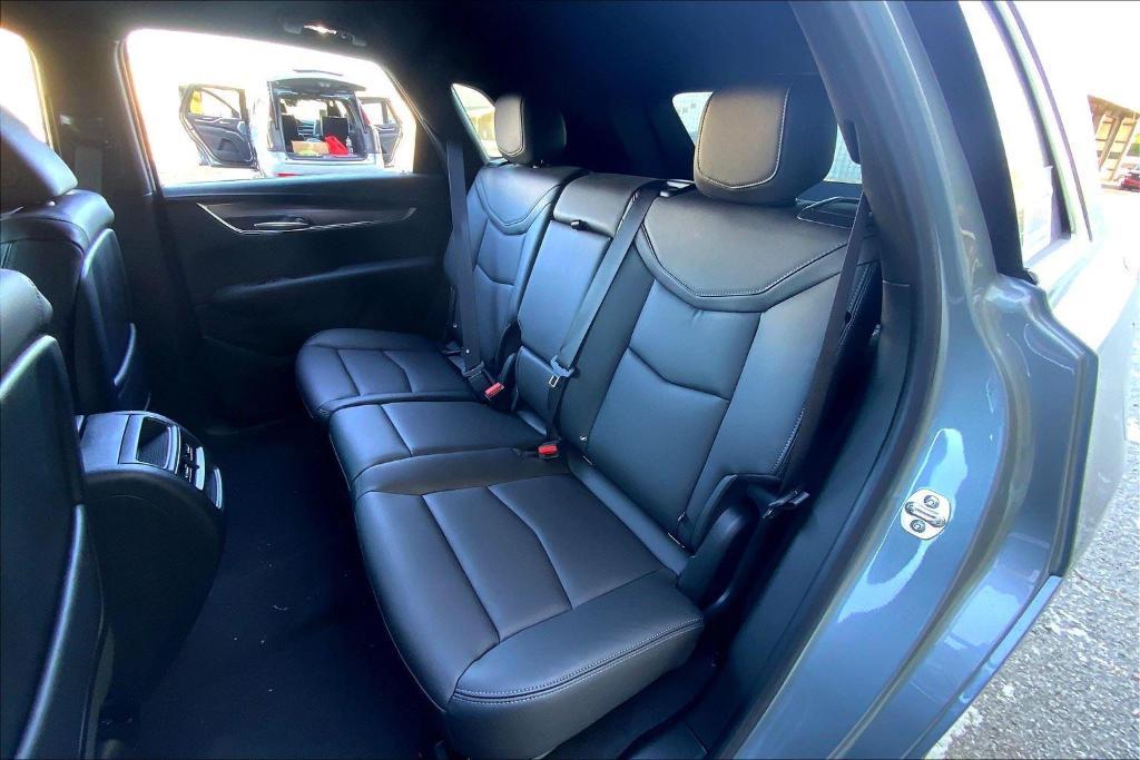 new 2025 Cadillac XT5 car, priced at $38,690