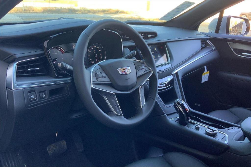 new 2025 Cadillac XT5 car, priced at $38,690