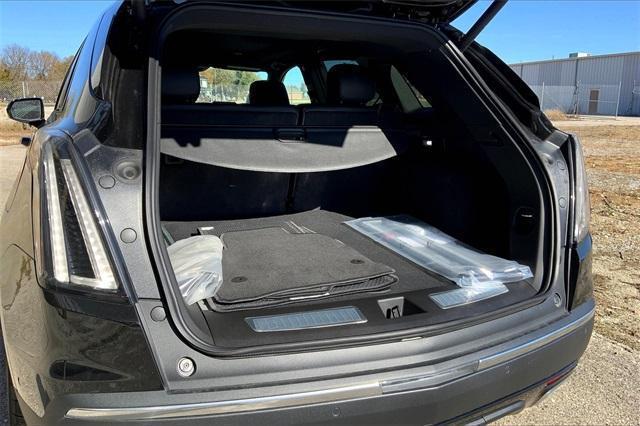 new 2025 Cadillac XT5 car, priced at $62,365