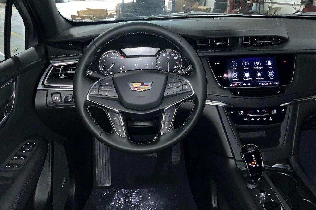 new 2025 Cadillac XT5 car, priced at $44,015