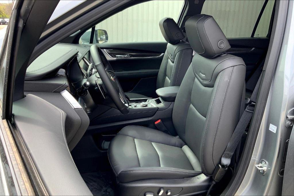 new 2025 Cadillac XT6 car, priced at $65,839