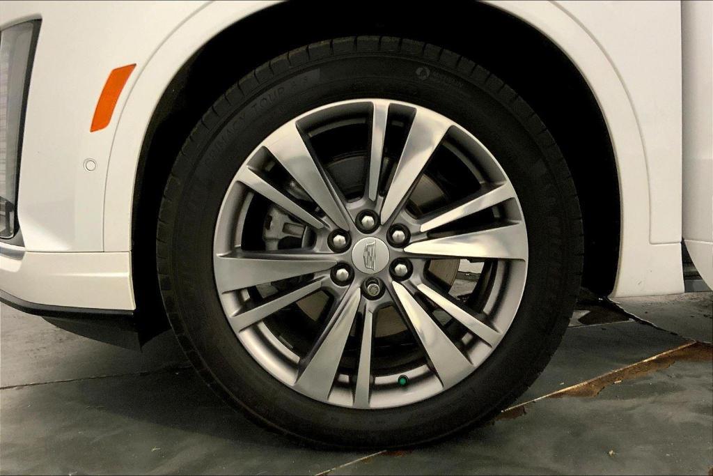 used 2024 Cadillac XT6 car, priced at $43,892