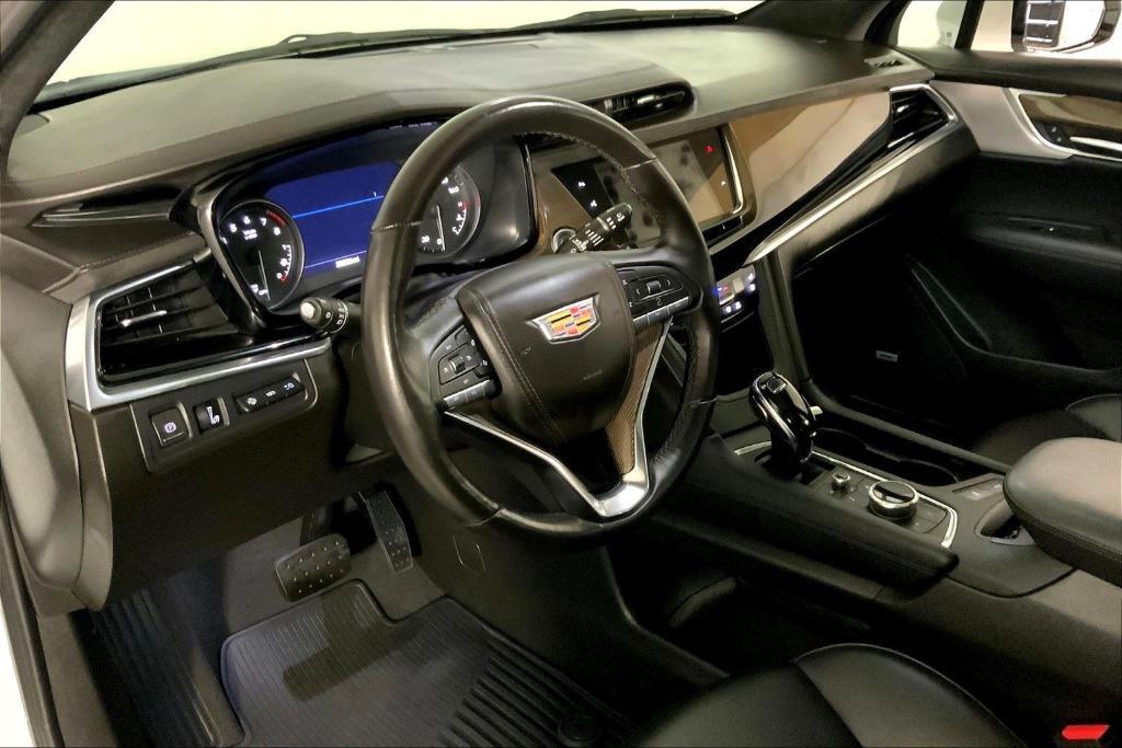 used 2024 Cadillac XT6 car, priced at $43,892