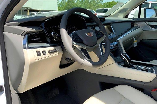 new 2025 Cadillac XT5 car, priced at $60,389