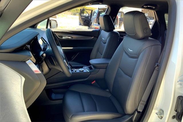 new 2025 Cadillac XT5 car, priced at $45,915