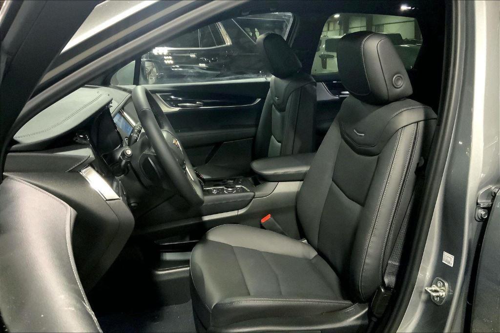 new 2025 Cadillac XT5 car, priced at $54,840