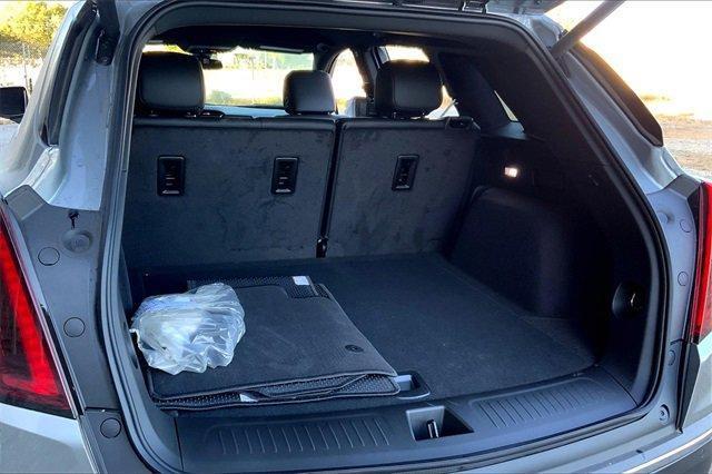 new 2025 Cadillac XT5 car, priced at $40,690